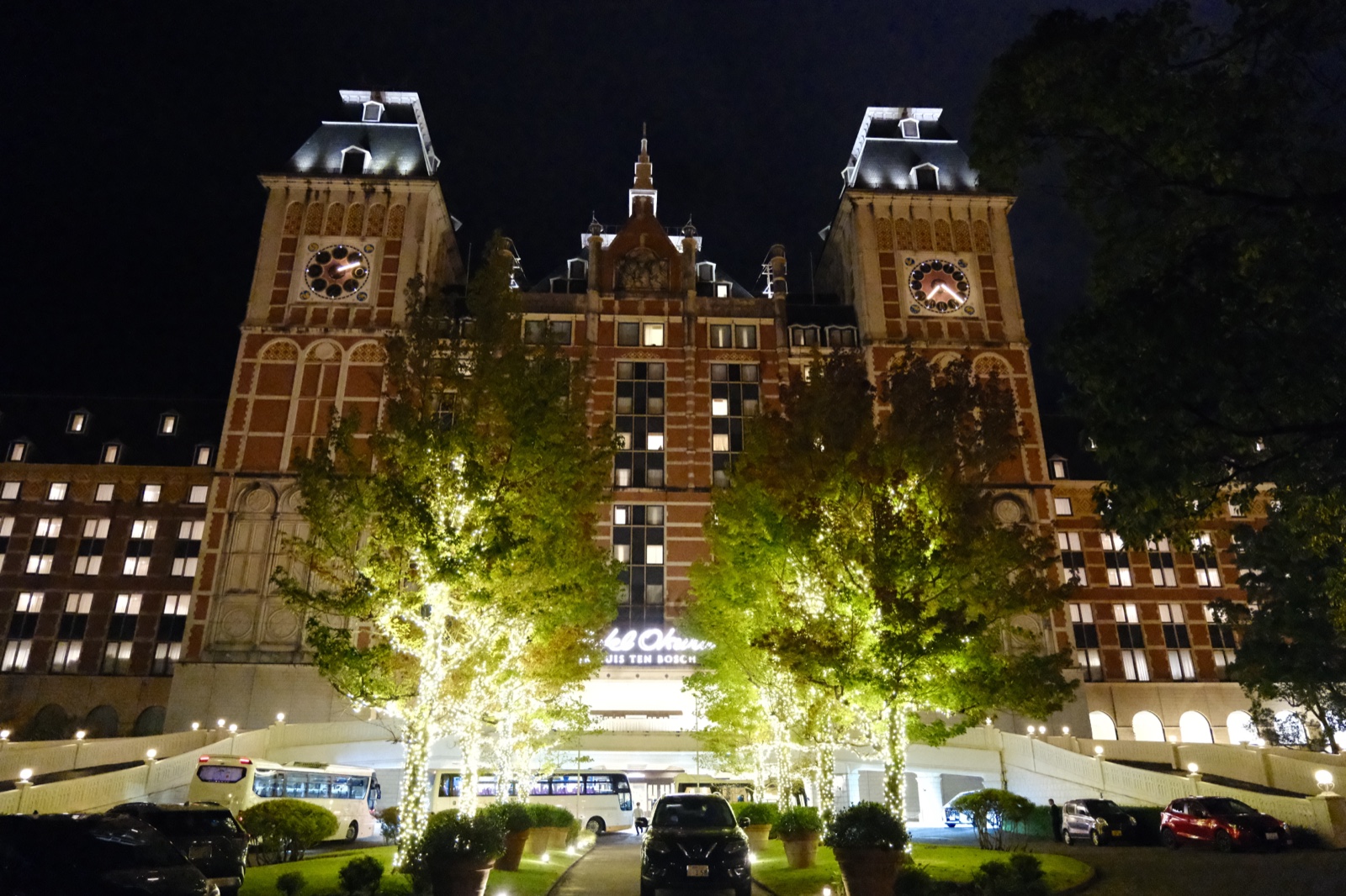 DxO PhotoLab現像前のハウステンボス ホテルヨーロッパ夜景(ISO25600の元JPEG)