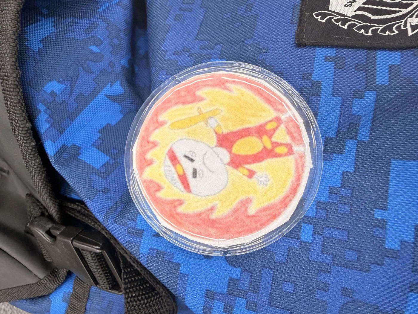 リュックに付けた缶バッジ